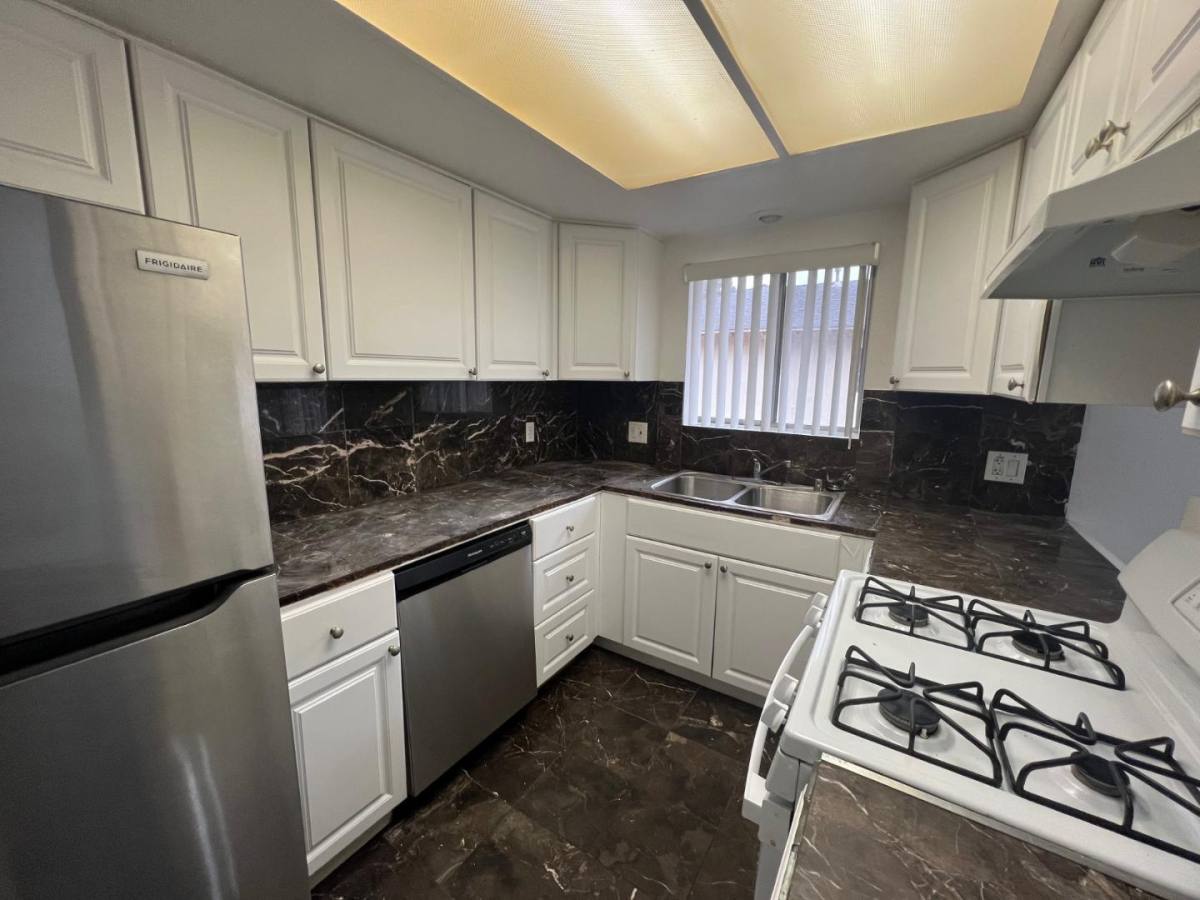 Townhouse for rent at 2140 Via Robles, Oceanside, CA 92054