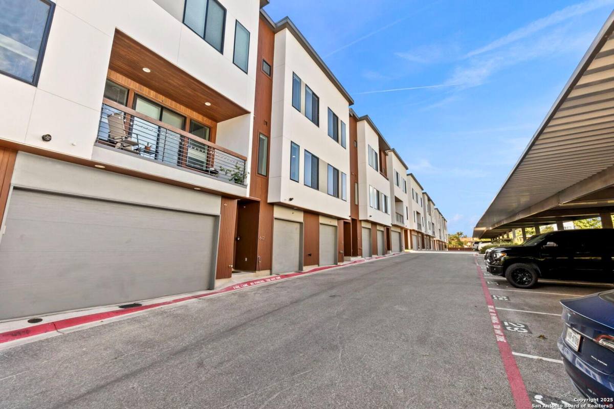 Townhouse for rent at 102 Tendick St 602 #UNI, San Antonio, TX 78209