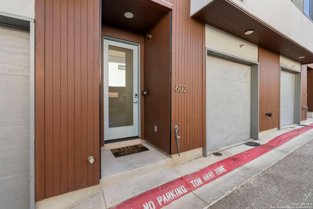 Townhouse for rent at 102 Tendick St 602 #UNI, San Antonio, TX 78209
