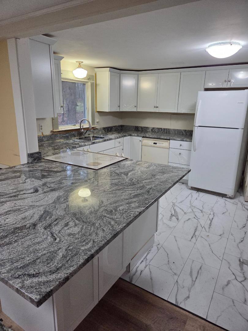 House for rent at 8 Woodknoll Dr, North Hampton, NH 03862