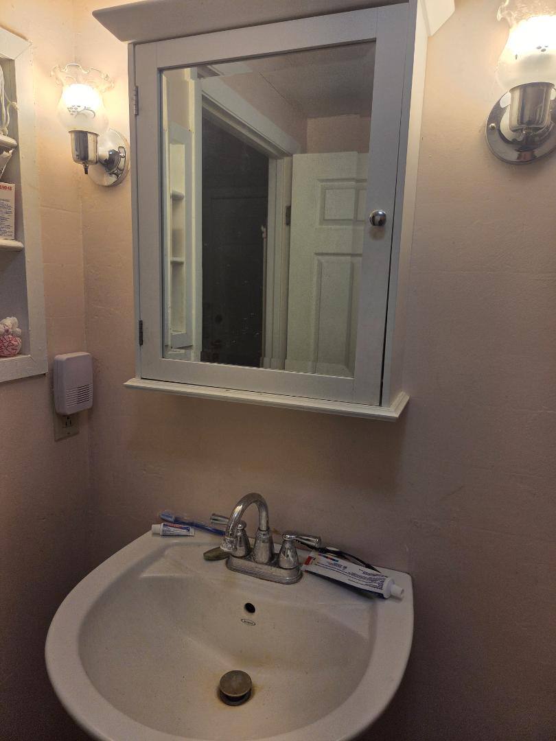 House for rent at 8 Woodknoll Dr, North Hampton, NH 03862