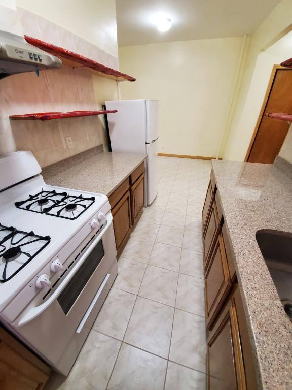 Townhouse for rent at 21 Battery Ave, Brooklyn, NY 11228