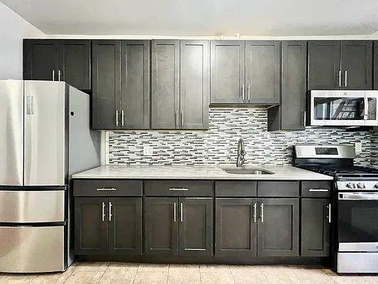 147 W 230th St #2E, Bronx, NY 10463