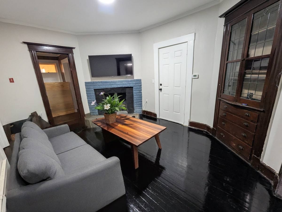 Apartment for rent at 184 Buckingham St #1, Waterbury, CT 06710