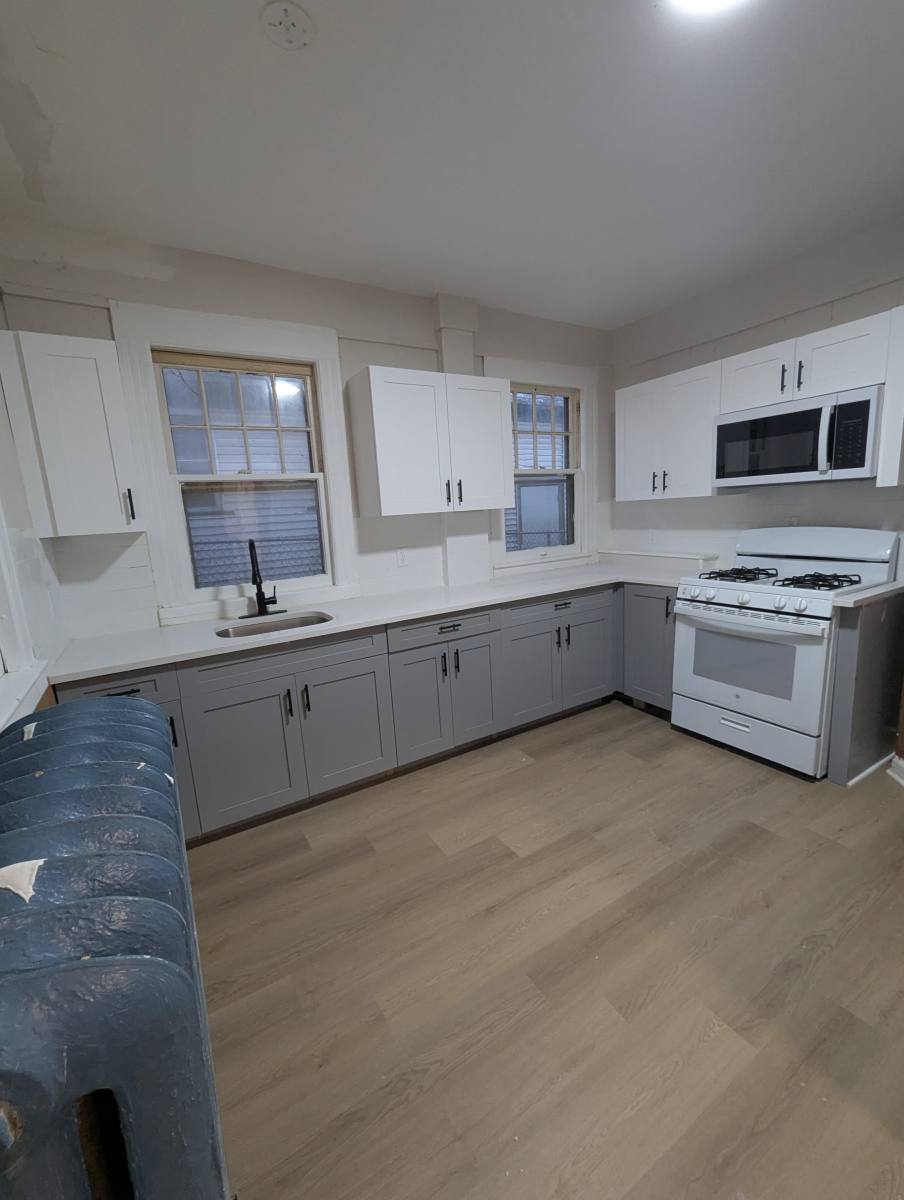 Apartment for rent at 184 Buckingham St #1, Waterbury, CT 06710