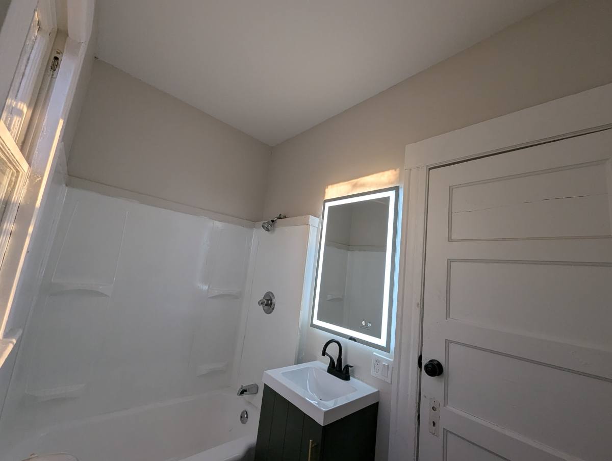 Apartment for rent at 184 Buckingham St #1, Waterbury, CT 06710