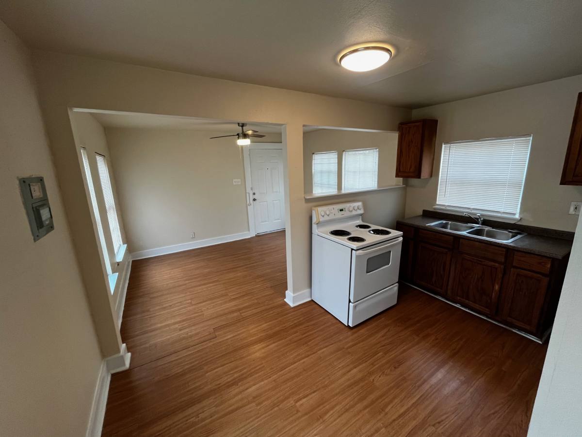 Apartment for rent at 905 W Lynwood Ave #3, San Antonio, TX 78201
