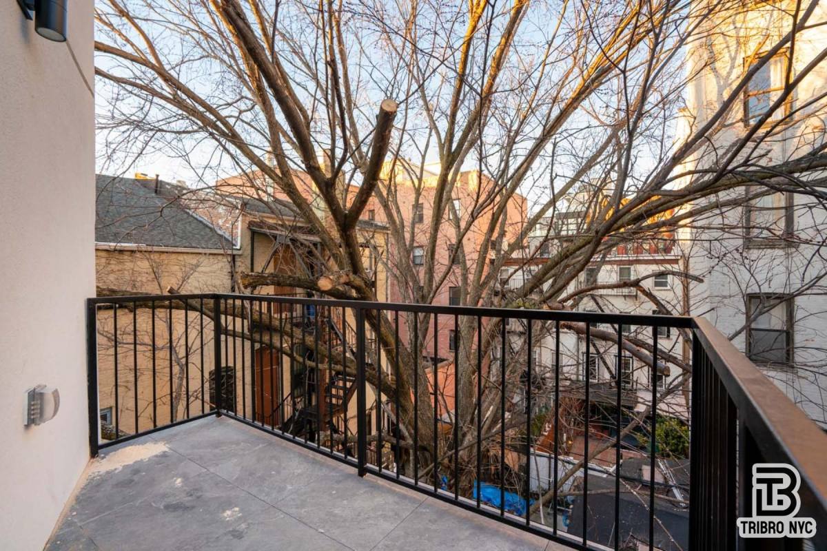 Apartment for rent at 215 S 4th St, Brooklyn, NY 11211