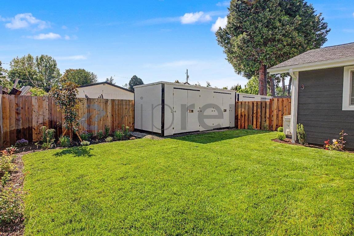 Apartment for rent at 4325 Arnold St NE, Salem, OR 97303