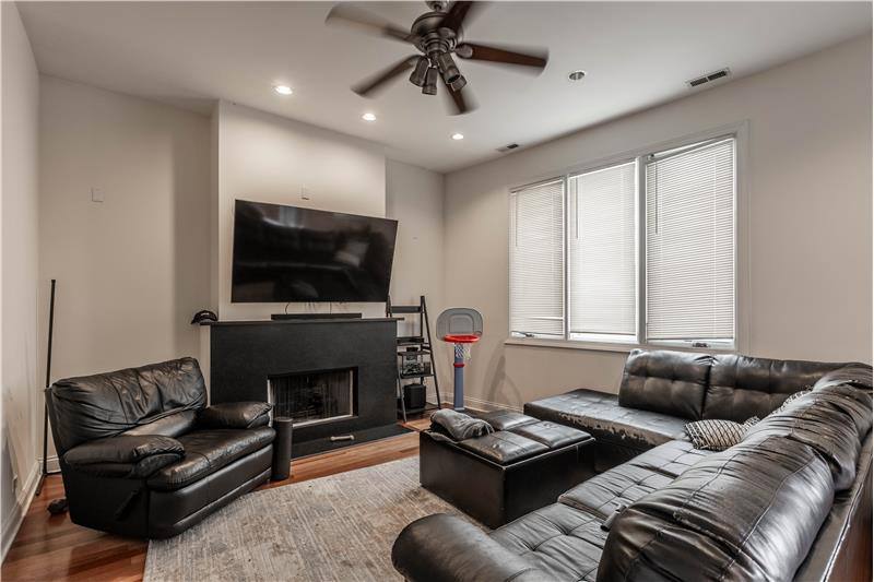 Apartment for rent at 1354 W Augusta, Chicago, IL 60642