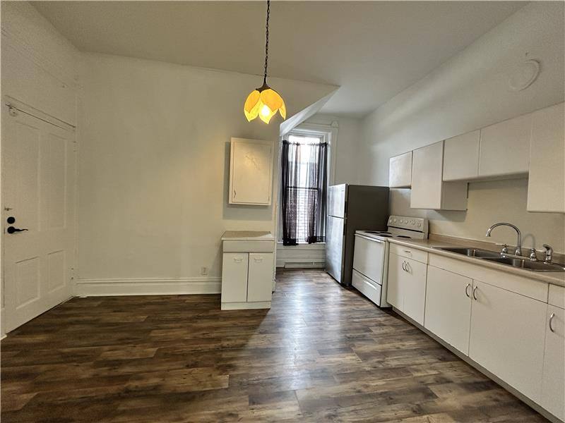 Apartment for rent at 212 1 2 Main St, Toronto, OH 43964