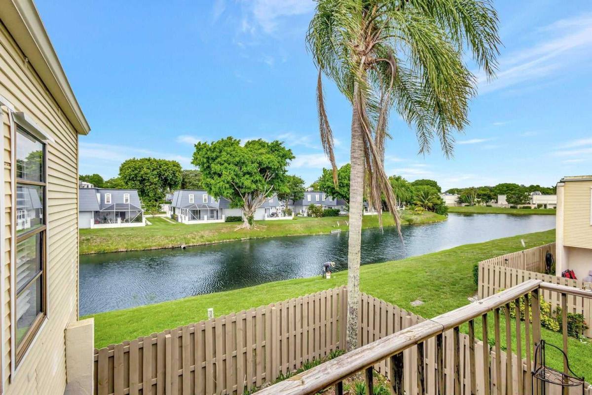 Townhouse for rent at 1586 Shaker Circle, Wellington, FL 33414