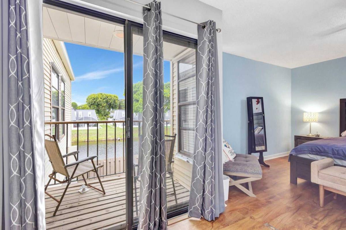 Townhouse for rent at 1586 Shaker Circle, Wellington, FL 33414