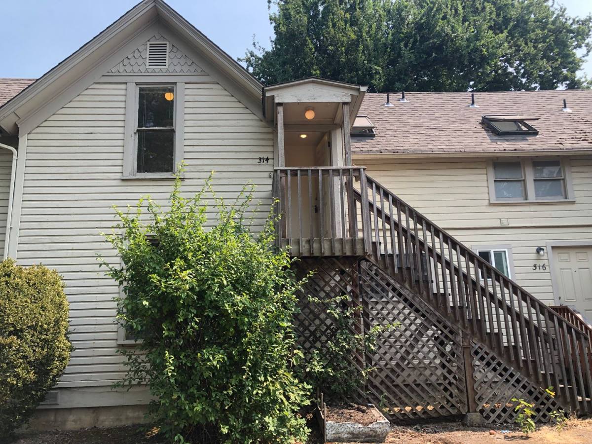 Apartment for rent at 312 314 316 E, Eugene, OR 97401