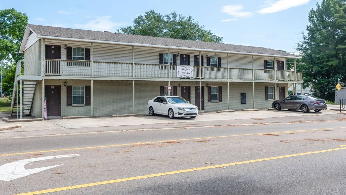 Apartment for rent at 2307 W 4th St, Hattiesburg, MS 39401