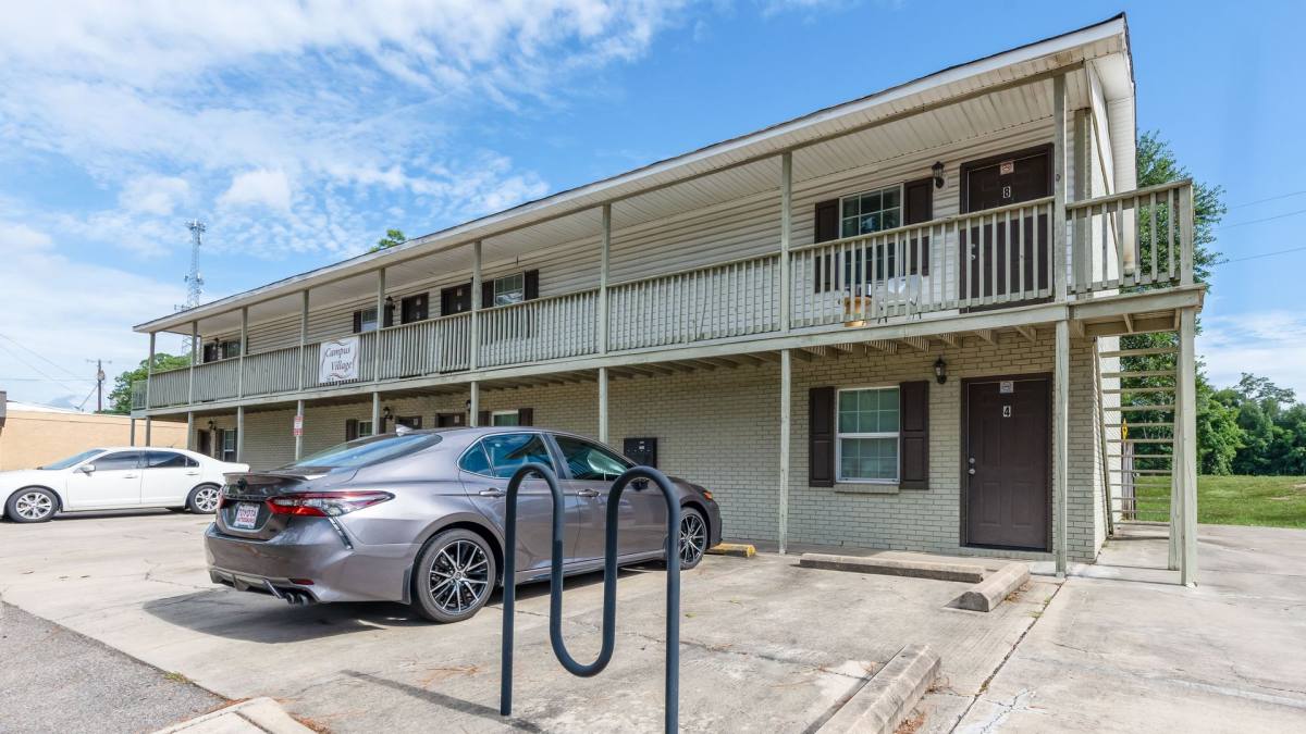 Apartment for rent at 2307 W 4th St, Hattiesburg, MS 39401