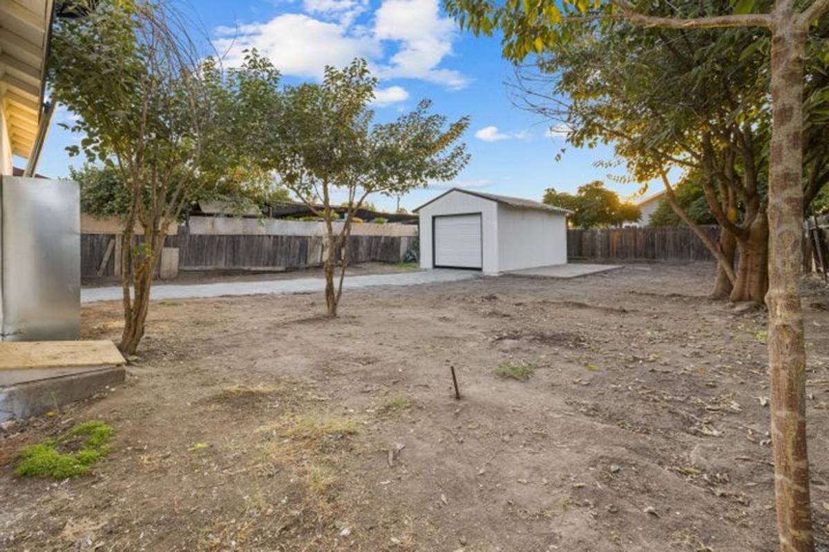 House for rent at 1406 W Roosevelt Ave, Visalia, CA 93291