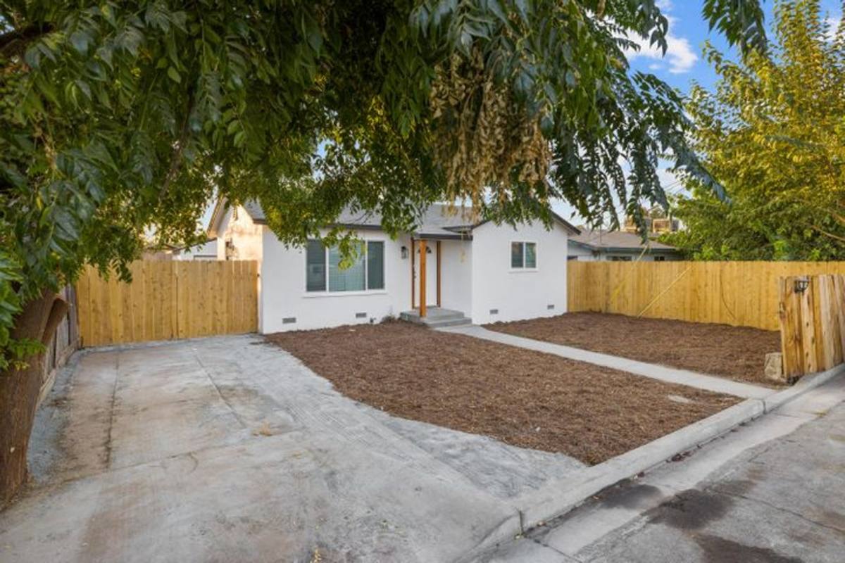 House for rent at 1406 W Roosevelt Ave, Visalia, CA 93291