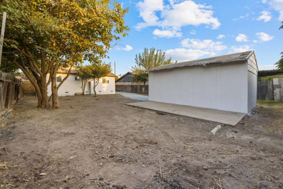 House for rent at 1406 W Roosevelt Ave, Visalia, CA 93291