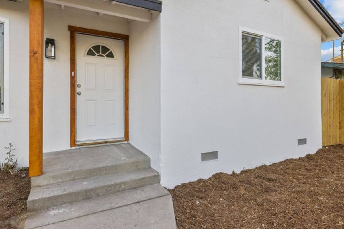 House for rent at 1406 W Roosevelt Ave, Visalia, CA 93291
