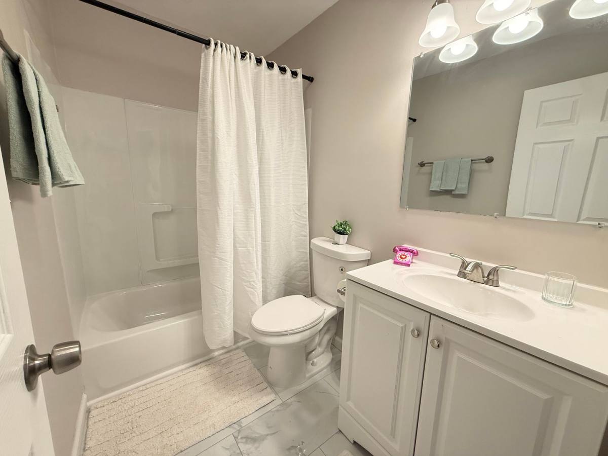 Apartment for rent at 33-37 Grant St, Springfield, MA 01109