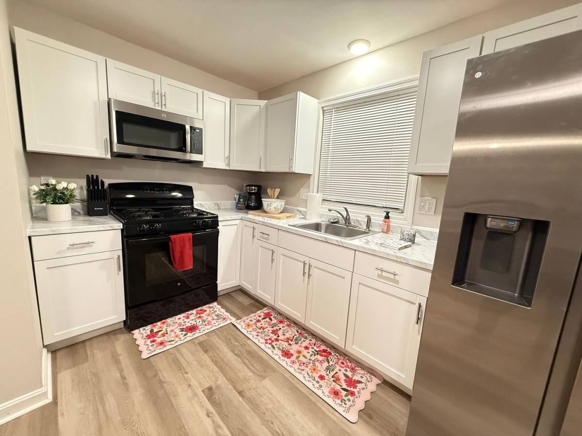 Apartment for rent at 33-37 Grant St, Springfield, MA 01109