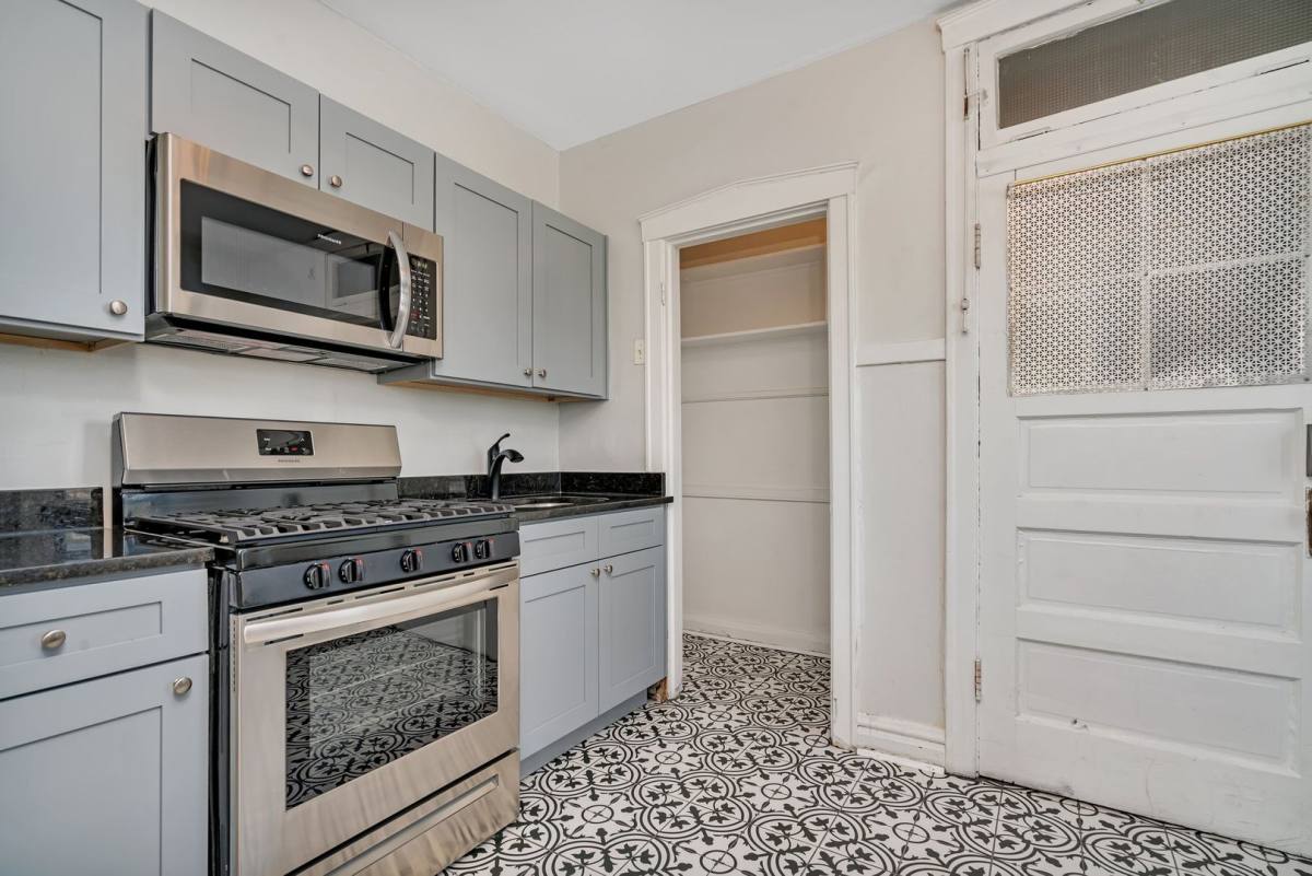 Apartment for rent at 317-325 W Calendar, La Grange, IL 60525