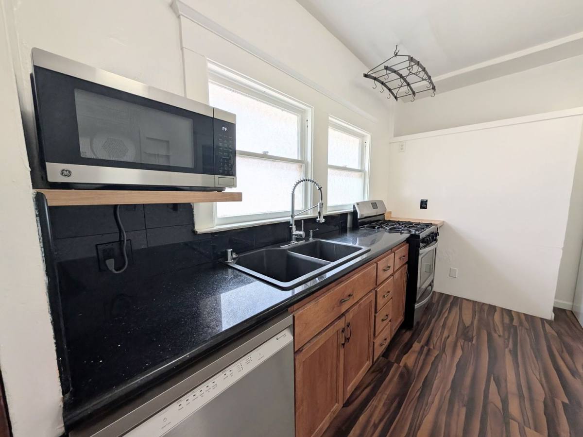 Apartment for rent at 4218-4220 Market St, Emeryville, CA 94608