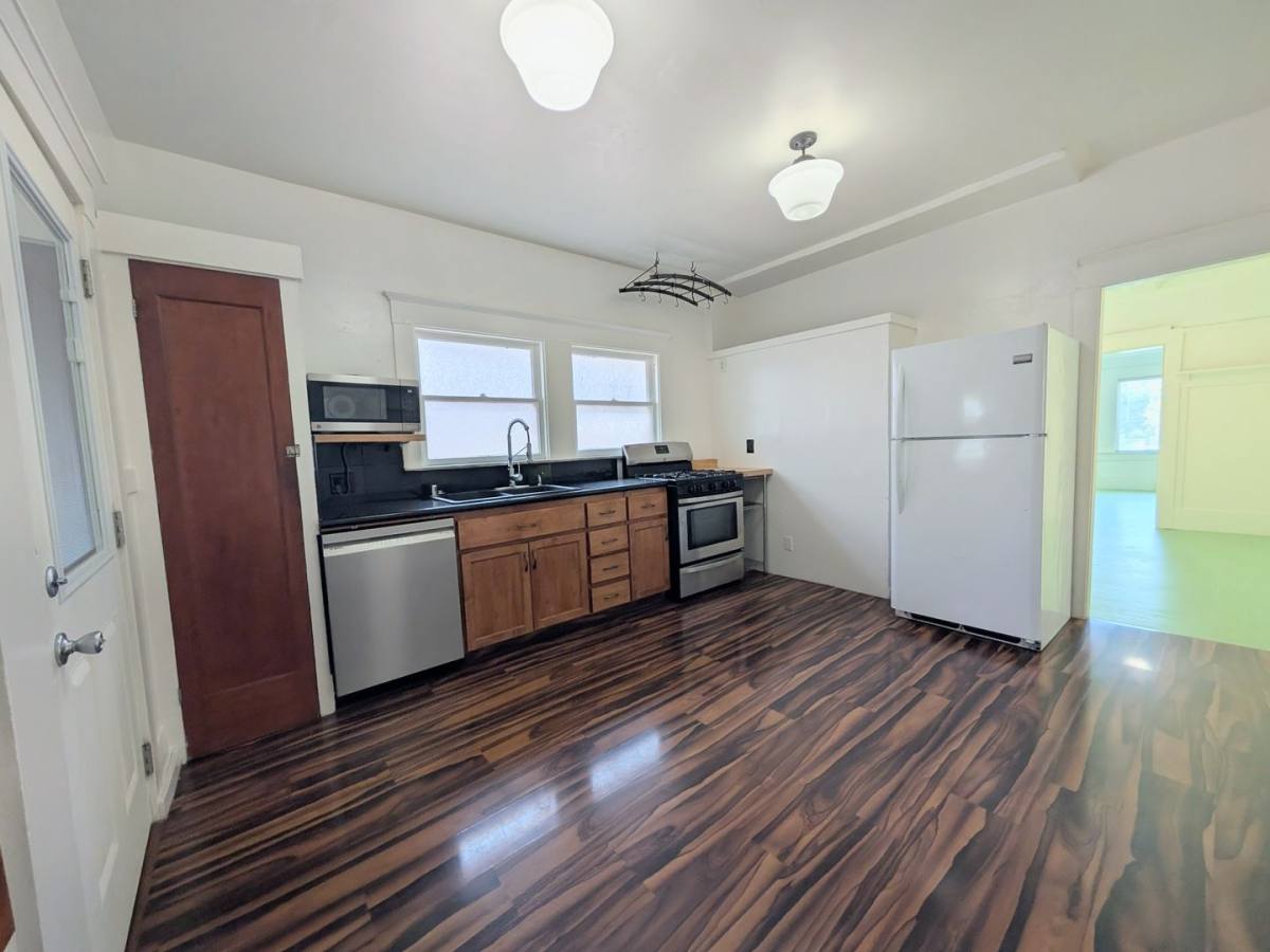 Apartment for rent at 4218-4220 Market St, Emeryville, CA 94608