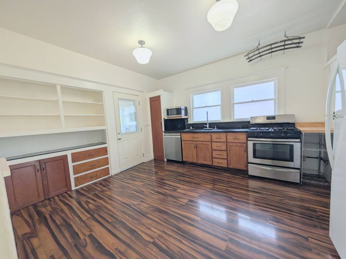 Apartment for rent at 4218-4220 Market St, Emeryville, CA 94608
