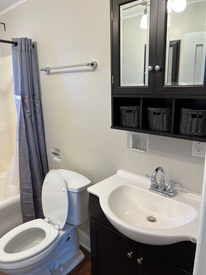 Apartment for rent at 1672-1678 Wyandotte Rd, Columbus, OH 43212