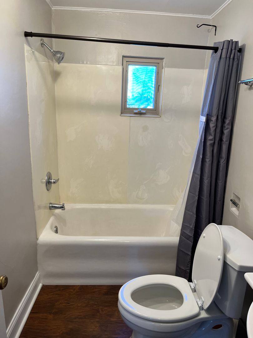 Apartment for rent at 1672-1678 Wyandotte Rd, Columbus, OH 43212