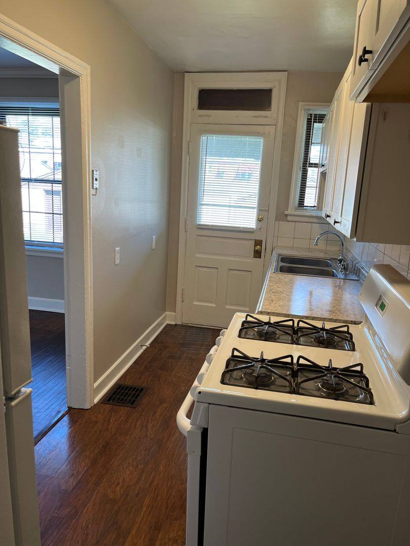 Apartment for rent at 1672-1678 Wyandotte Rd, Columbus, OH 43212