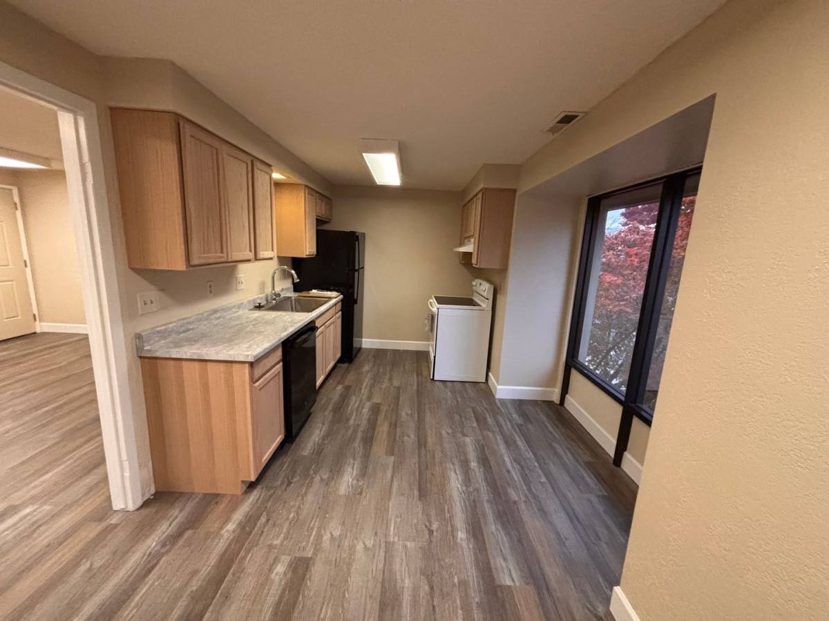 Apartment for rent at 301 Crater Lake Ave, Medford, OR 97504