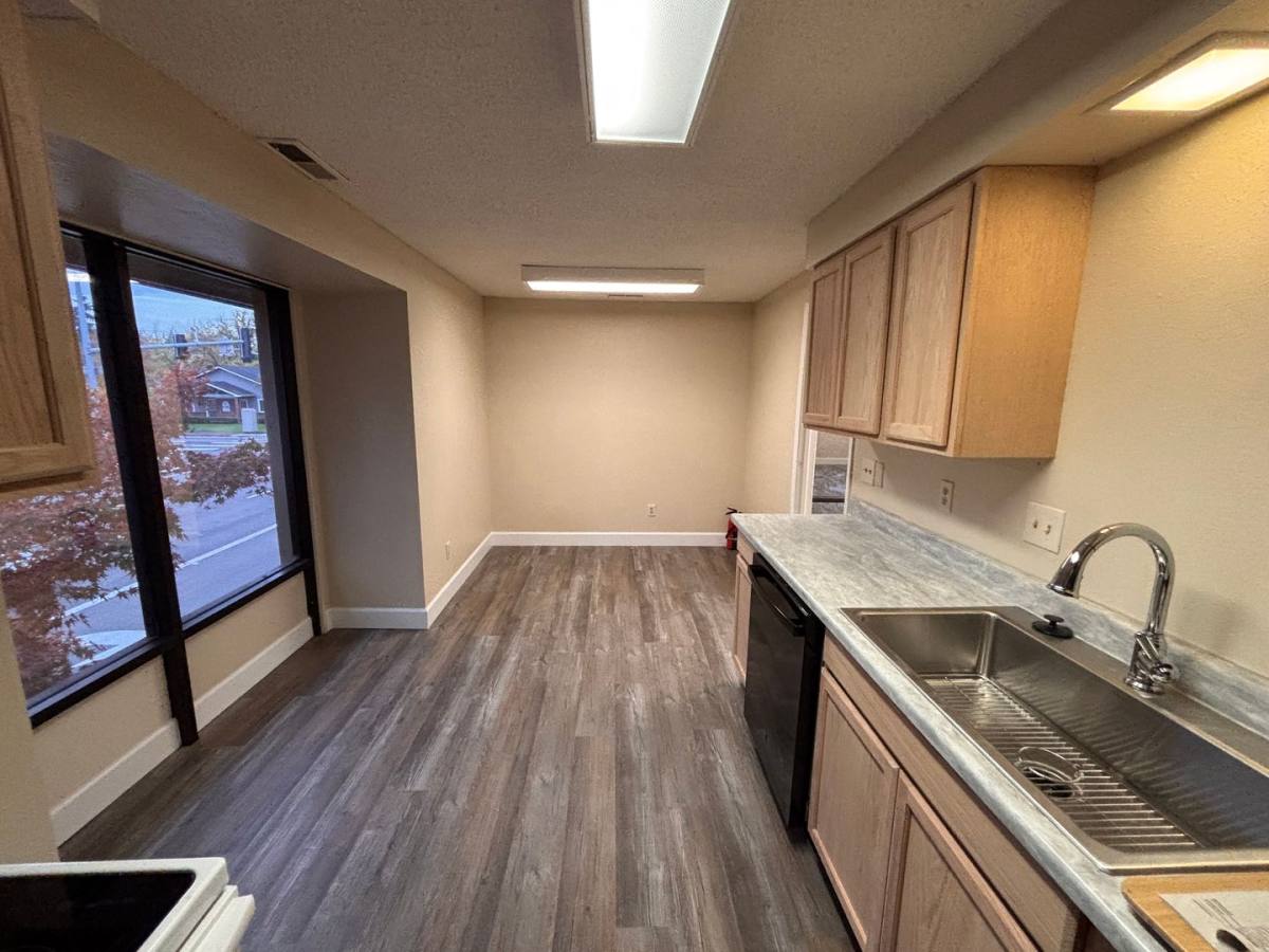 Apartment for rent at 301 Crater Lake Ave, Medford, OR 97504
