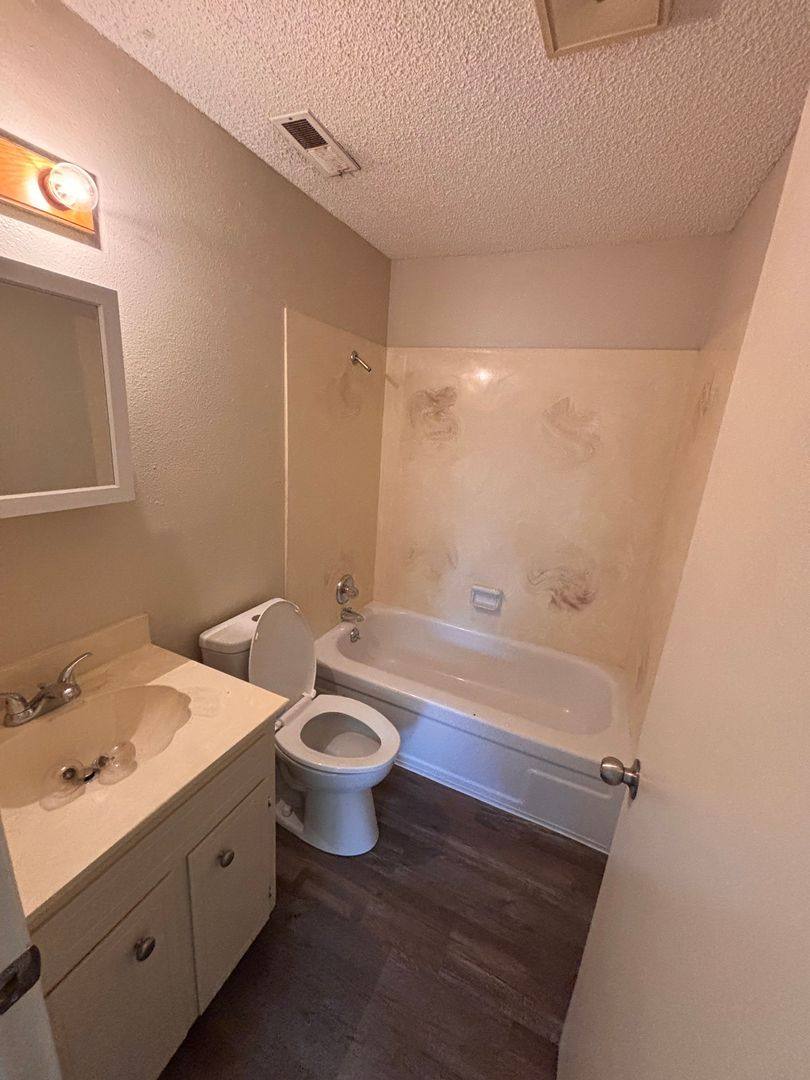 Apartment for rent at 301 Crater Lake Ave, Medford, OR 97504