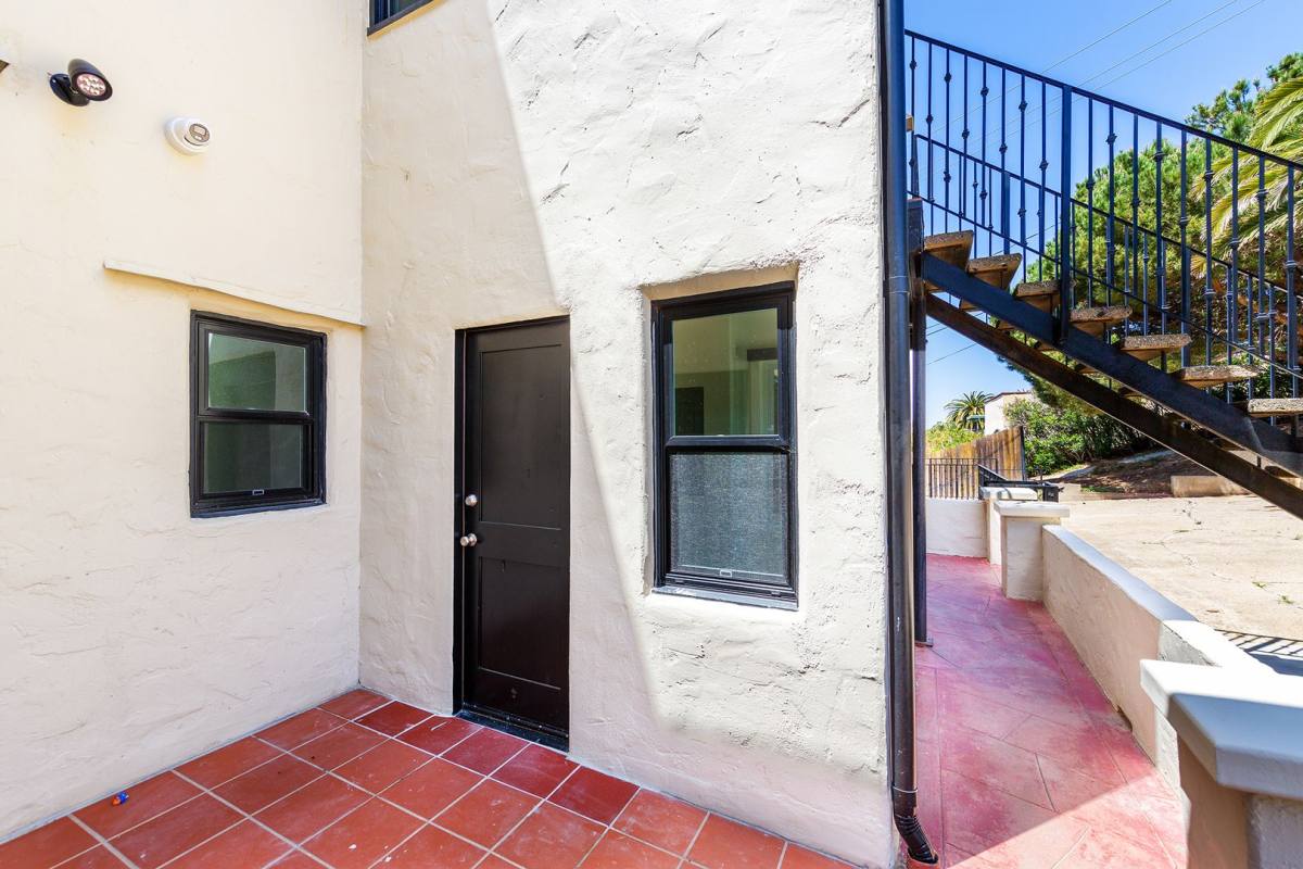 Apartment for rent at 1313 Buena Vista St, Ventura, CA 93001