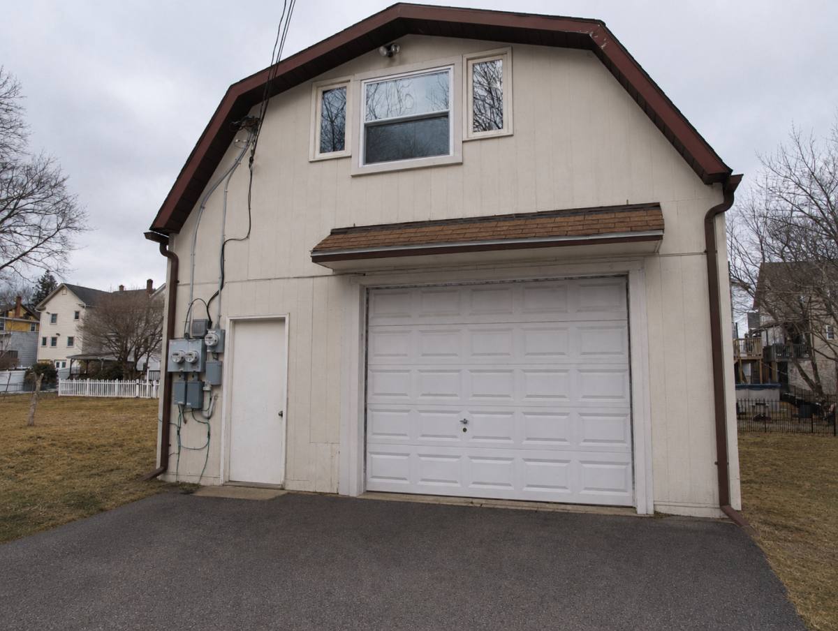 Apartment for rent at 422 S St, Jim Thorpe, PA 18229