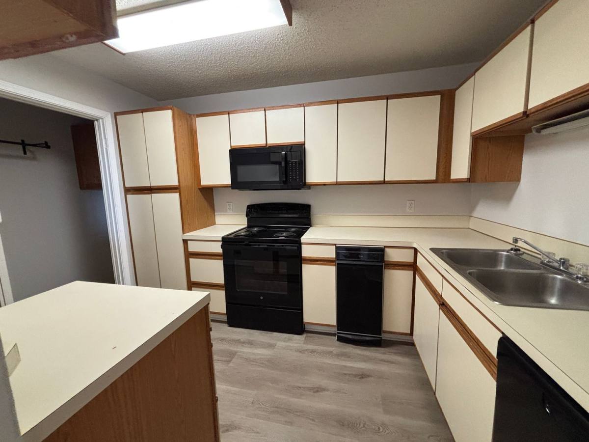 Townhouse for rent at 12 Meadowcreek Dr, Bossier City, LA 71111