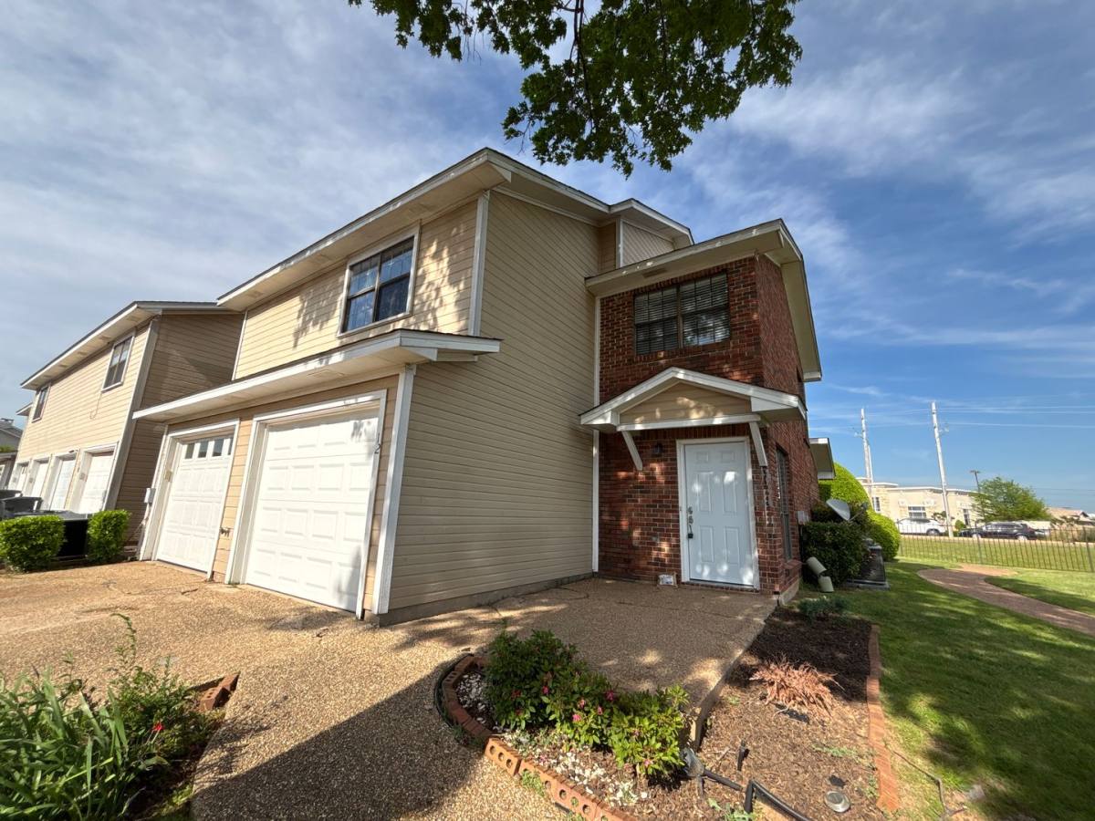 Townhouse for rent at 12 Meadowcreek Dr, Bossier City, LA 71111