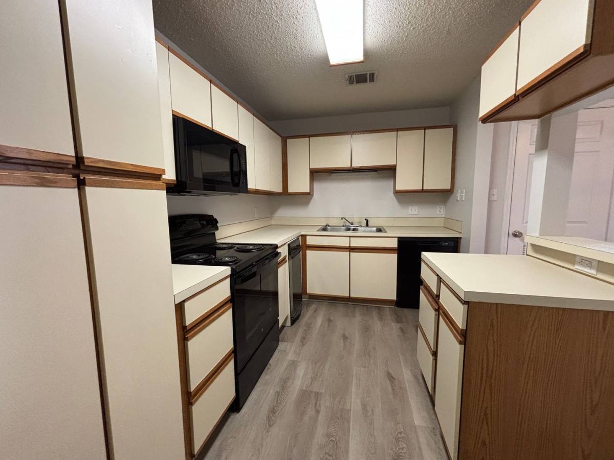 Townhouse for rent at 12 Meadowcreek Dr, Bossier City, LA 71111