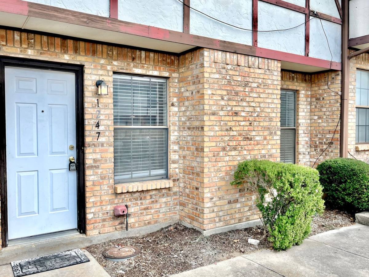 House for rent at 1247 Dallas Dr, Denton, TX 76205