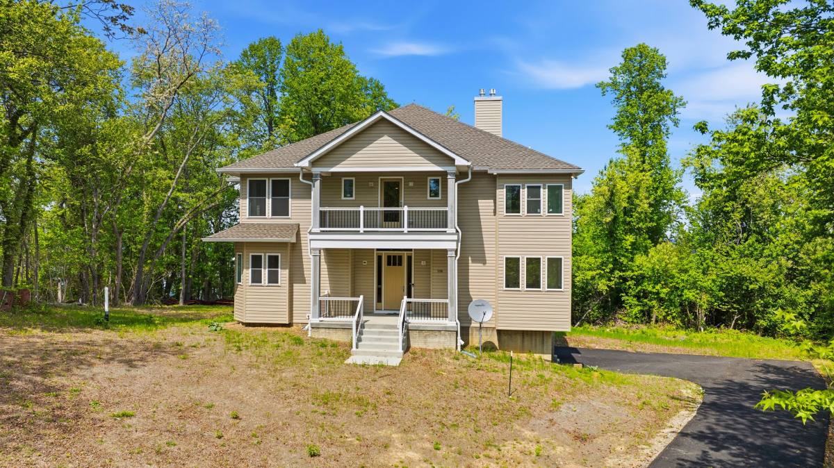 House for rent at 5116 Shore Dr, Huntingtown, MD 20639