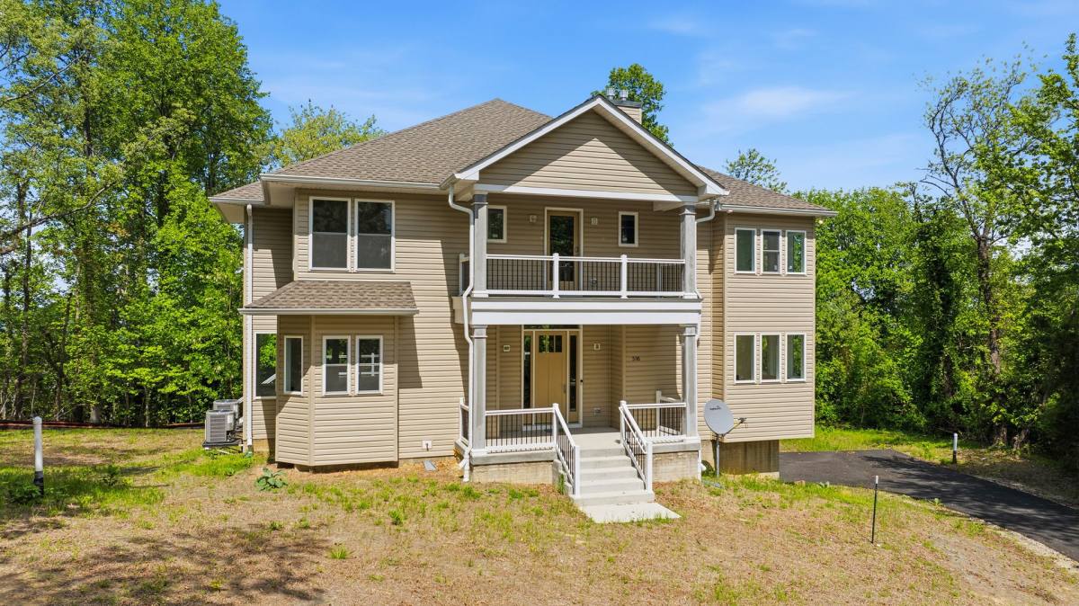 House for rent at 5116 Shore Dr, Huntingtown, MD 20639