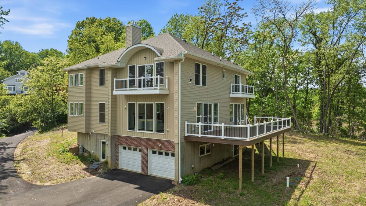 House for rent at 5116 Shore Dr, Huntingtown, MD 20639