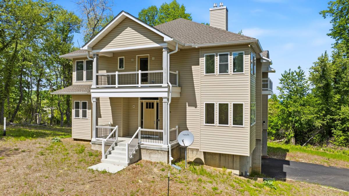House for rent at 5116 Shore Dr, Huntingtown, MD 20639