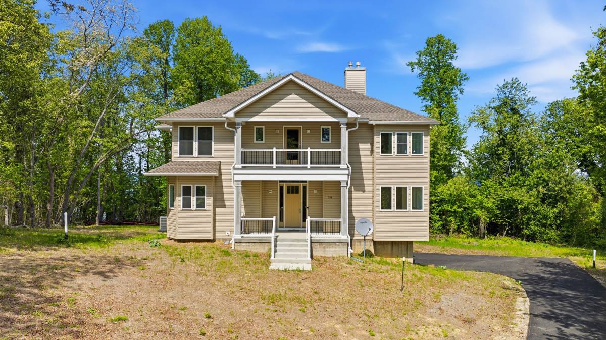 House for rent at 5116 Shore Dr, Huntingtown, MD 20639