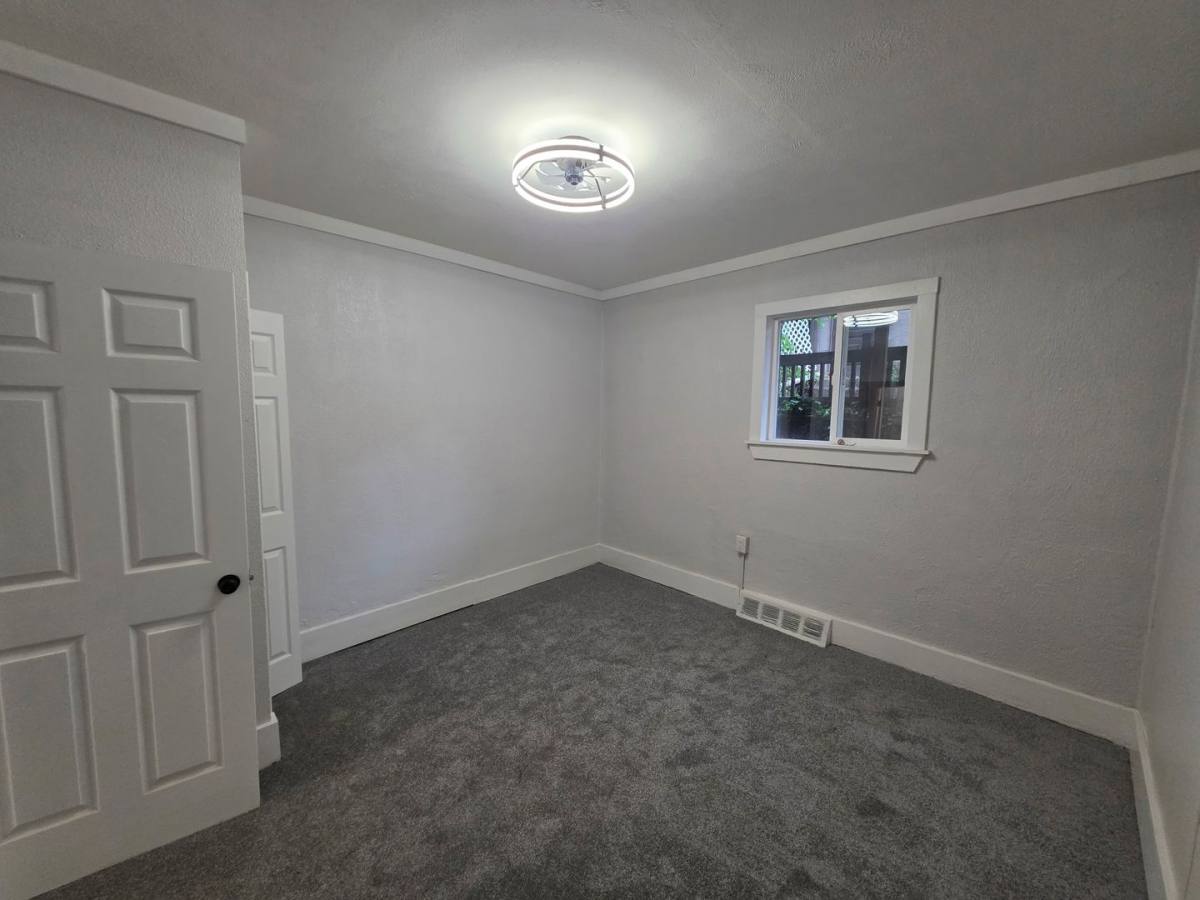 Apartment for rent at 1600 Woodmont Ave, New Kensington, PA 15068