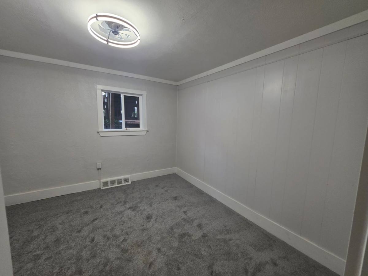 Apartment for rent at 1600 Woodmont Ave, New Kensington, PA 15068