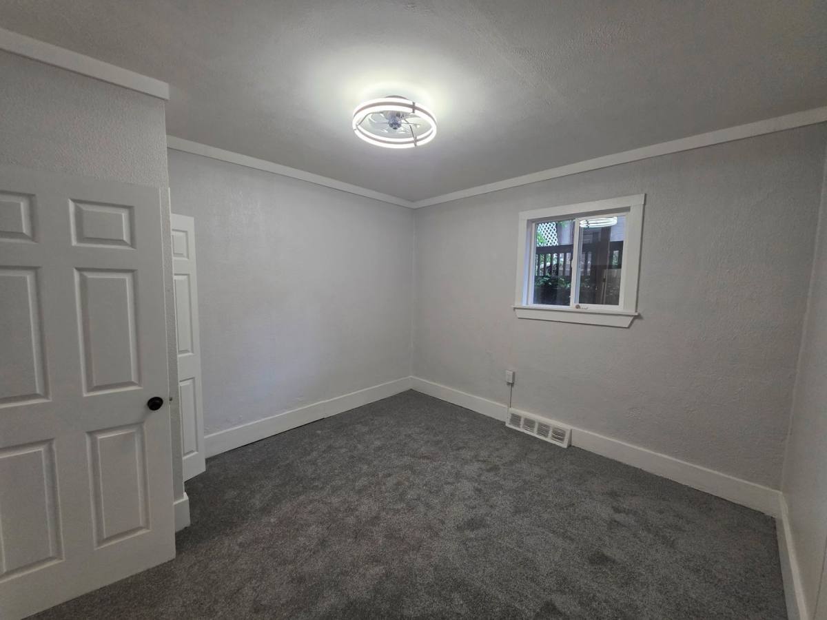 Apartment for rent at 1600 Woodmont Ave, New Kensington, PA 15068